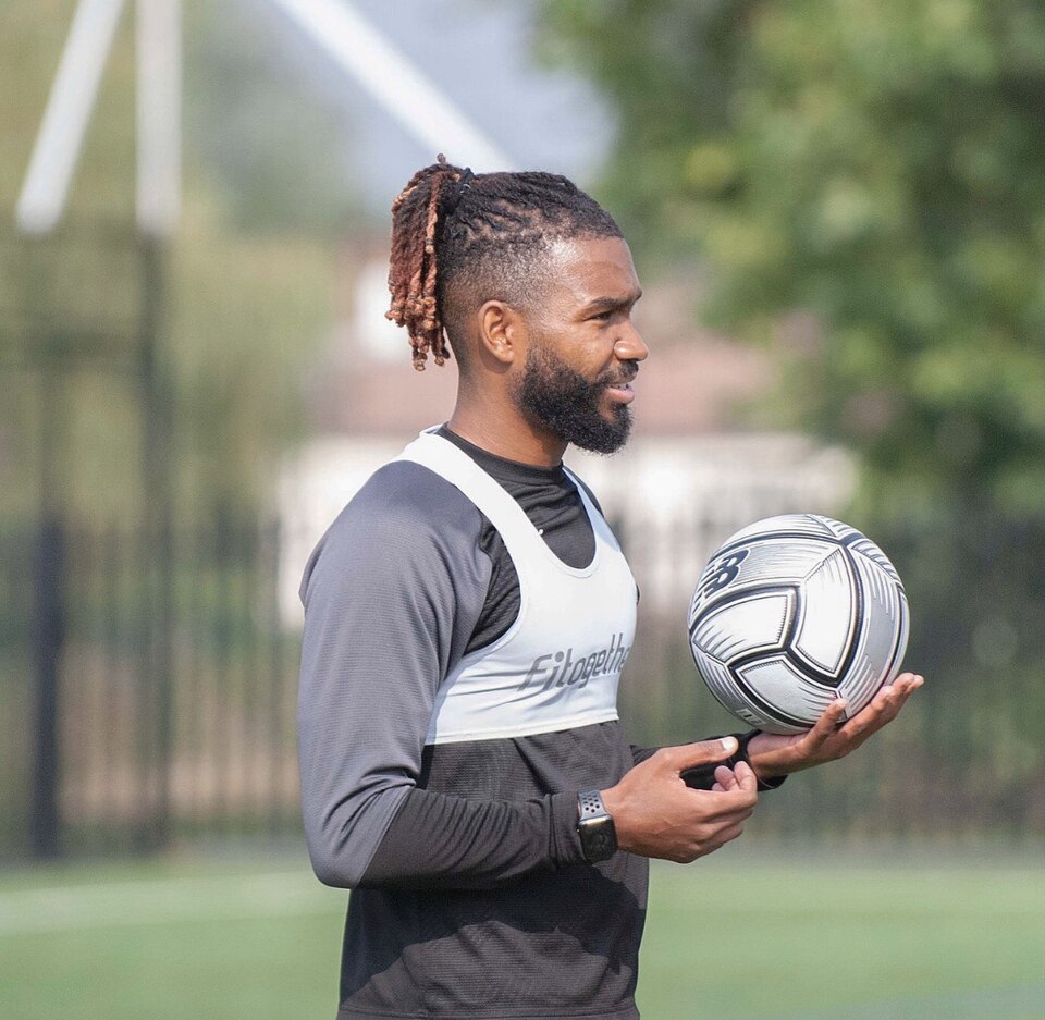 Fayl:Borehamwood fc training.jpg