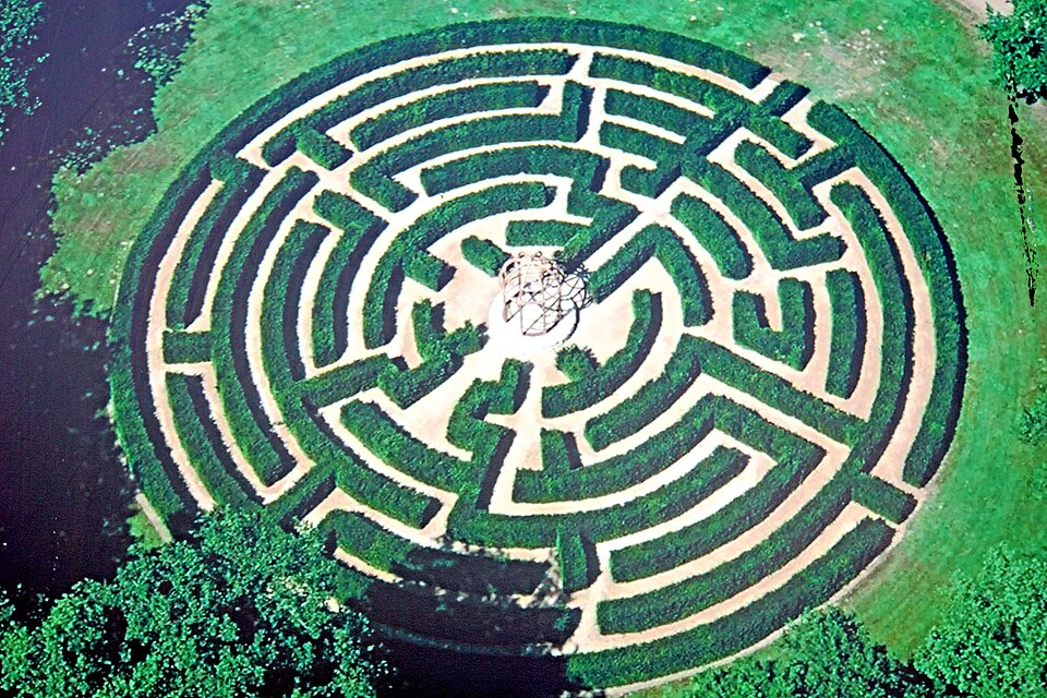 Fayl:France-001675 - Maze (15291950978).jpg