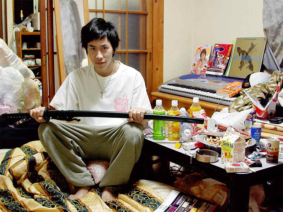 Fayl:Hikikomori, Hiasuki, 2004.jpg