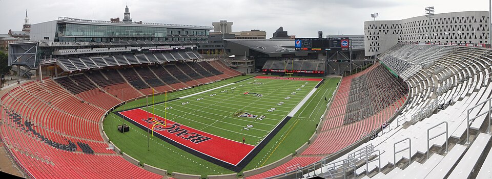 Fayl:Nippert Stadium, September 2015.JPG