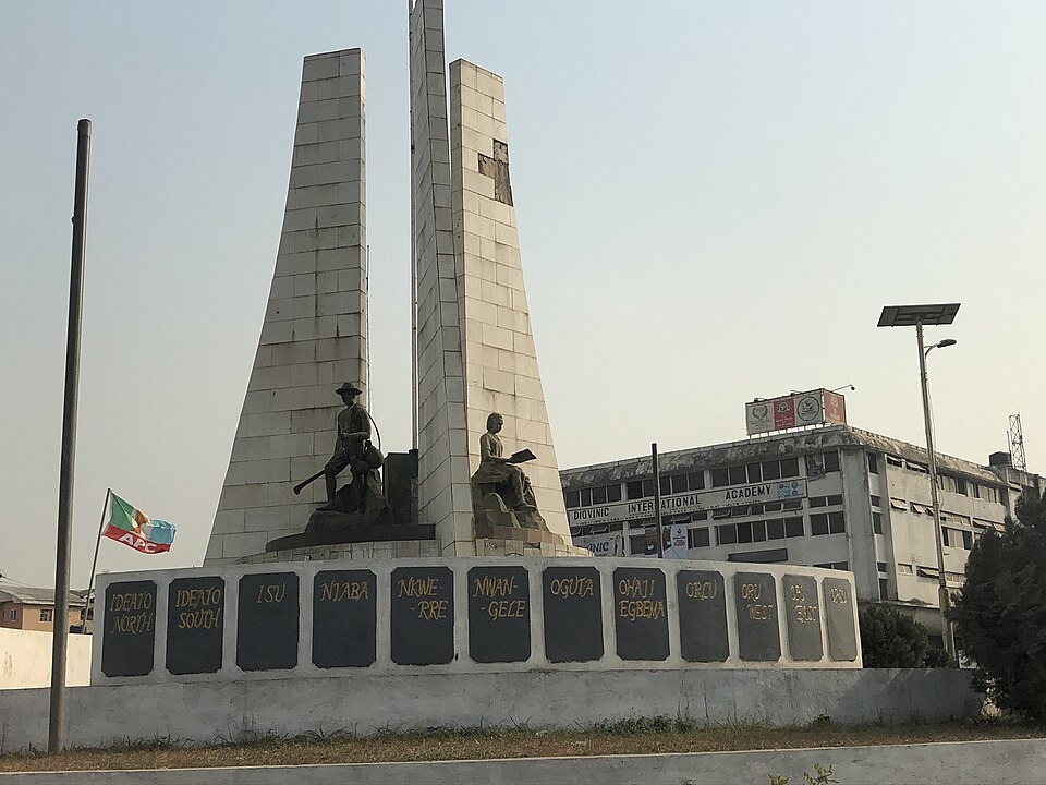 Fayl:Roundabout Owerri.jpg