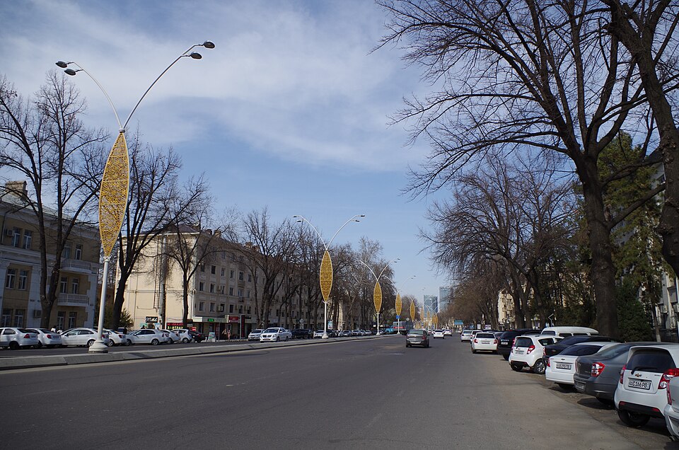 Fayl:Bobur street in Tashkent.jpg