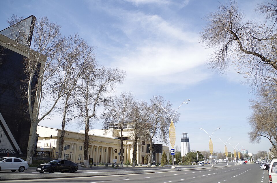 Fayl:Bobur street in Tashkent 2.jpg
