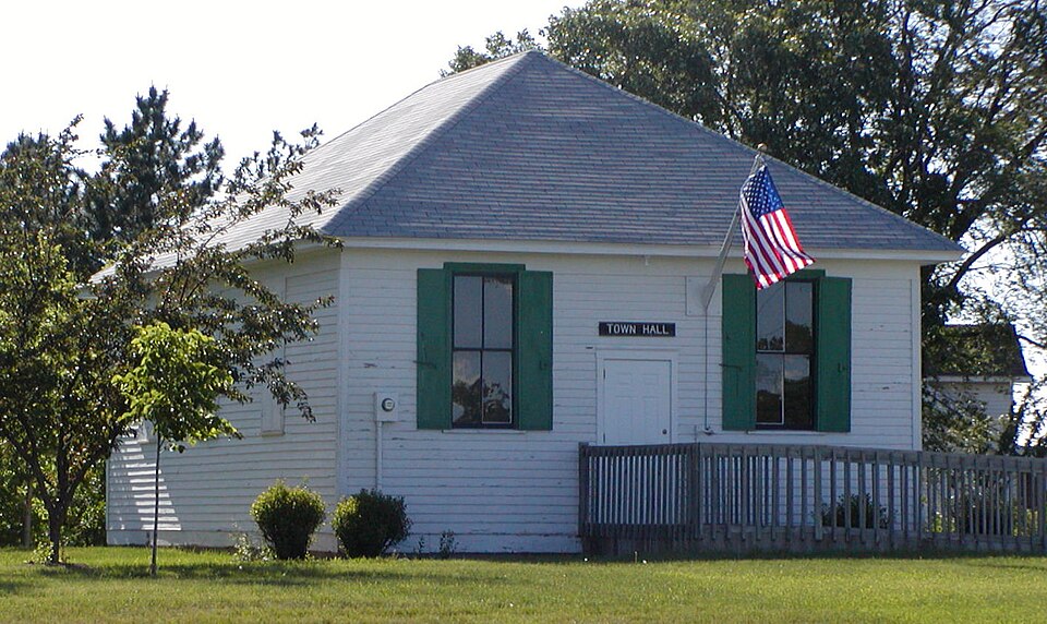 Fayl:Eaganoldtownhall2.jpg