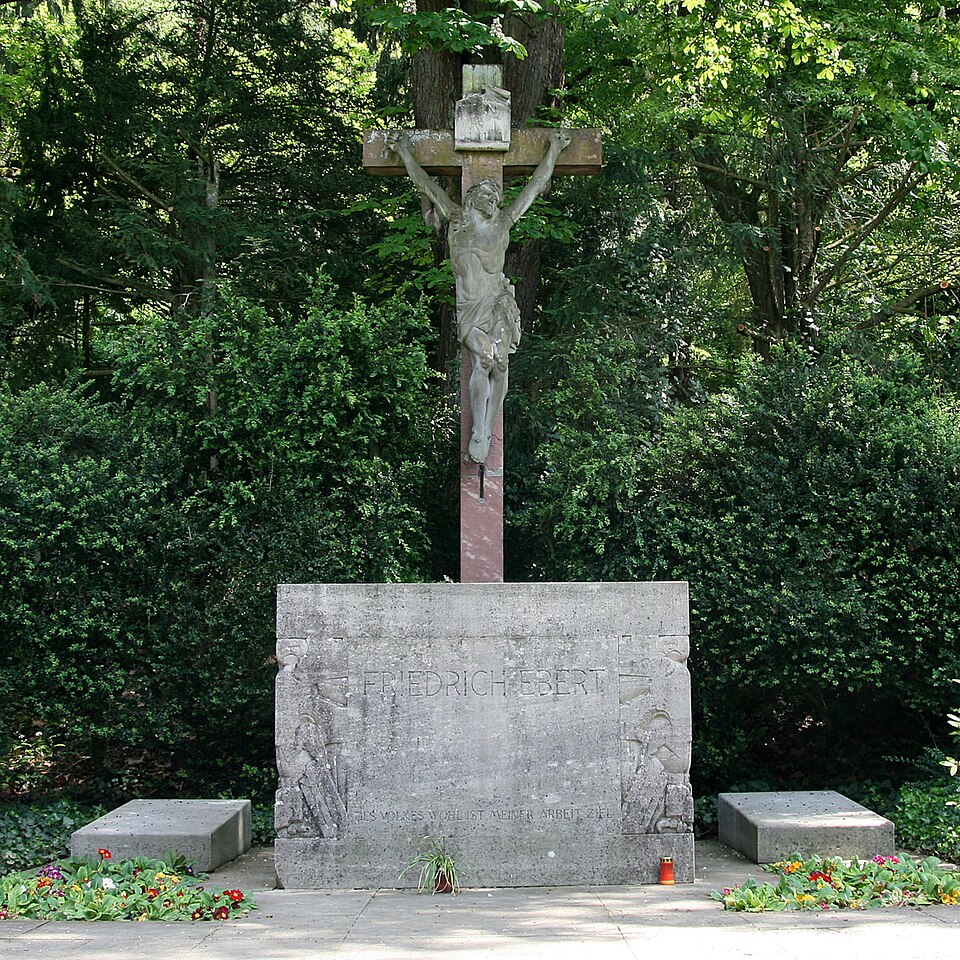 Fayl:Ebert-tomb.JPG