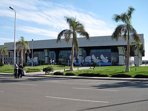 Al-Uqsur xalqaro aeroporti