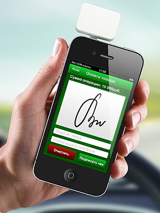 Smartfon s podklyuchyonnim mPOS-terminalom