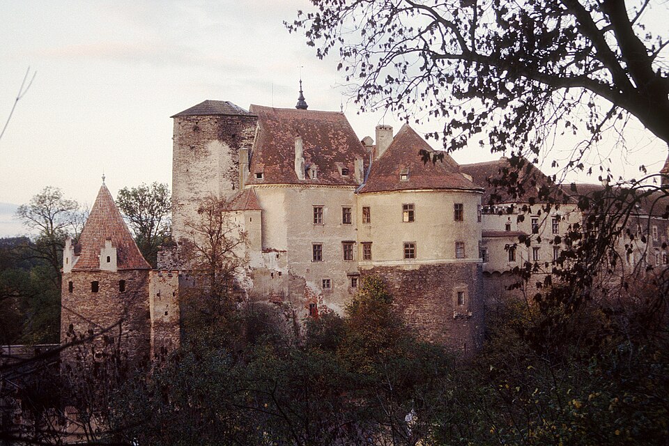 Fayl:Raabs castle 1995 01.jpg