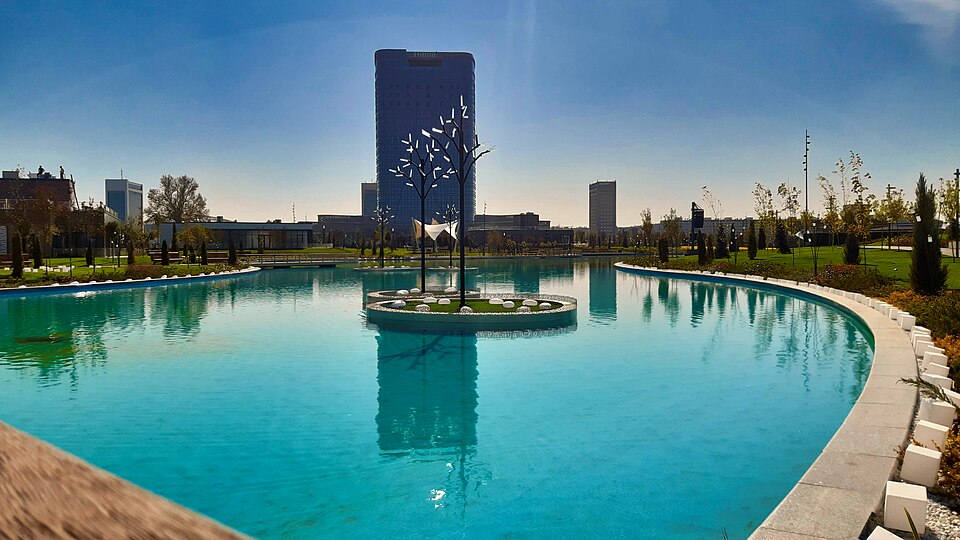 Fayl:Tashkent City Park Lake.jpg