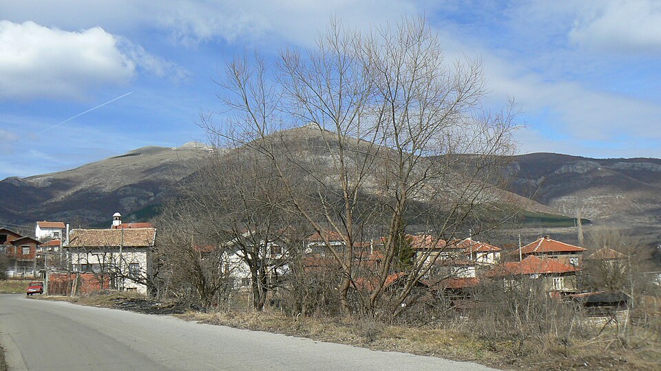 Fayl:Tavalichevo-village-Bulgaria.JPG