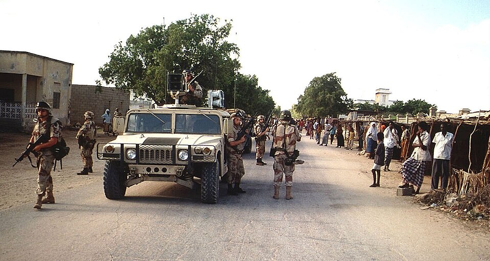 Fayl:US soldiers in Kismayo, 1993.JPEG
