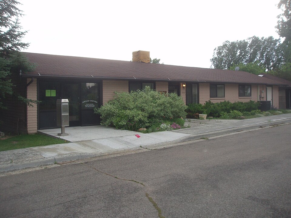 Fayl:Vineyard Utah Town Office.jpeg