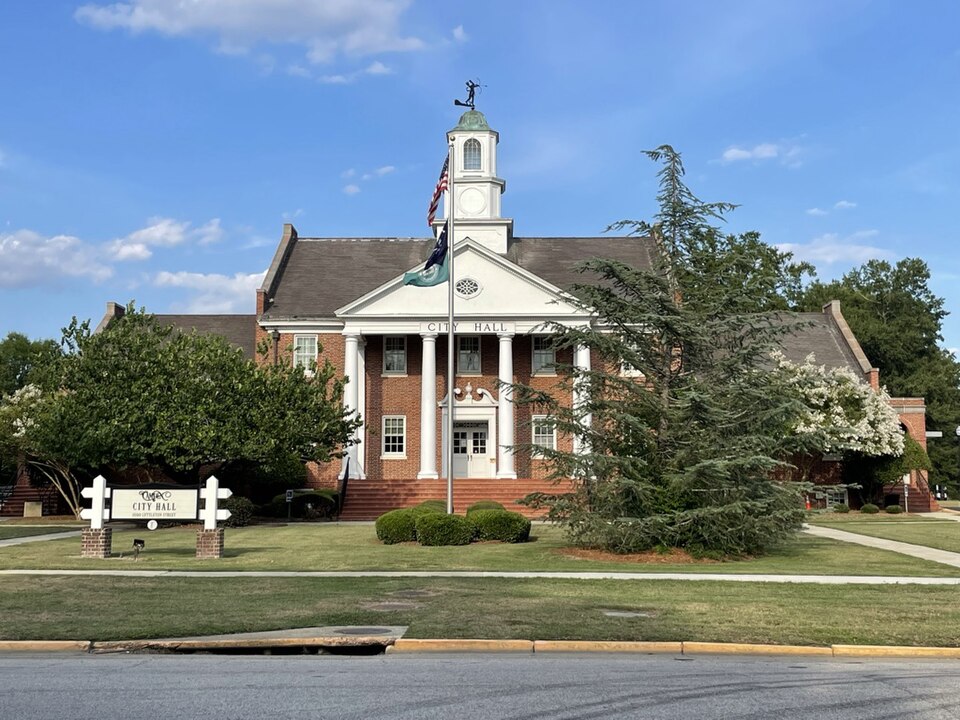 Fayl:Camden, SC City Hall.jpg
