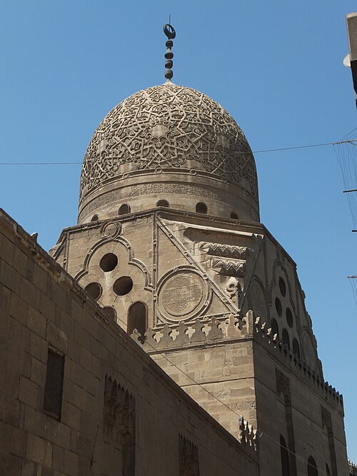 Fayl:Dome of Qaytbay complex.jpg