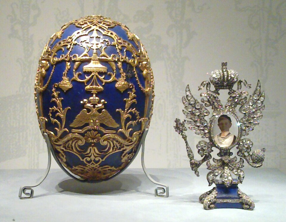 Fayl:Tsarevich (Fabergé egg) and surprise.jpg