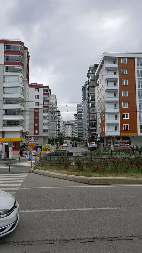 Fayl:Yenimahalle Street in Atakum.jpg