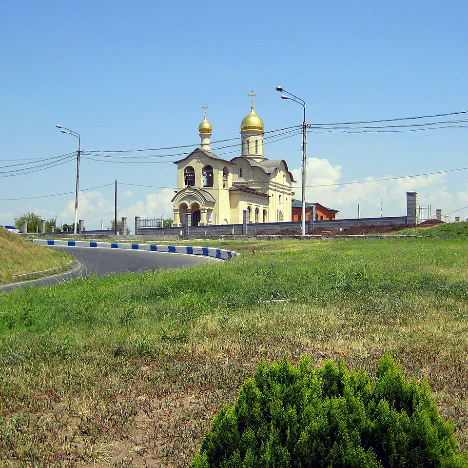 Fayl:Православная церковь в Ереване (3).jpg