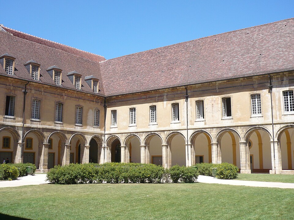 Fayl:Abbaye Cluny Kreuzgang1.jpg