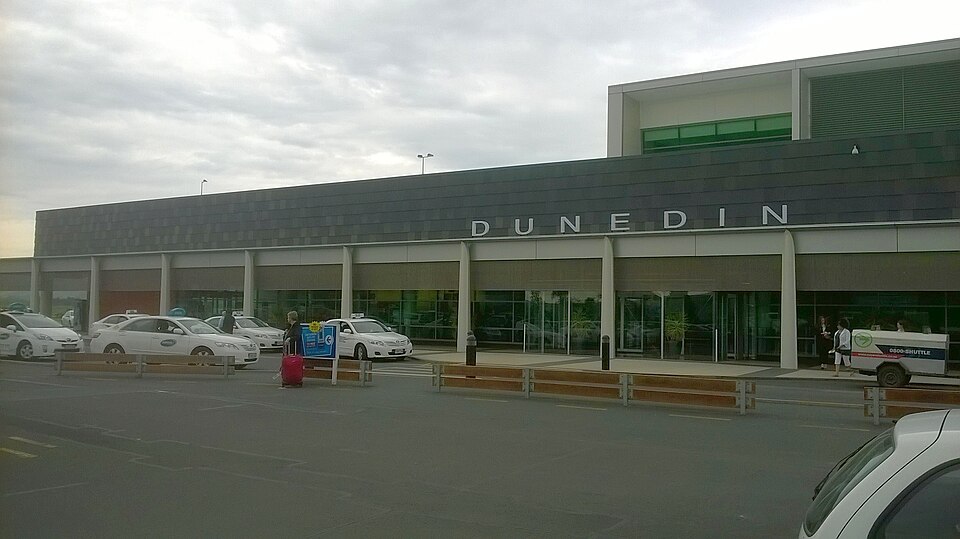 Fayl:Dunedin Airport terminal.jpg