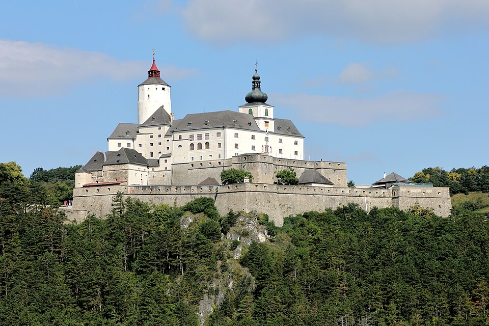 Fayl:Forchtenstein - Burg (1).JPG