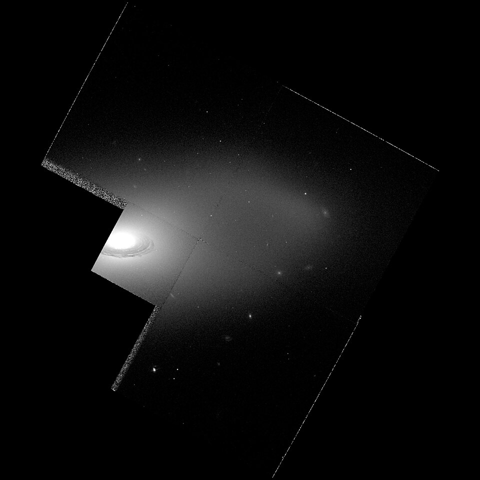 Fayl:NGC4429-hst-606.jpg