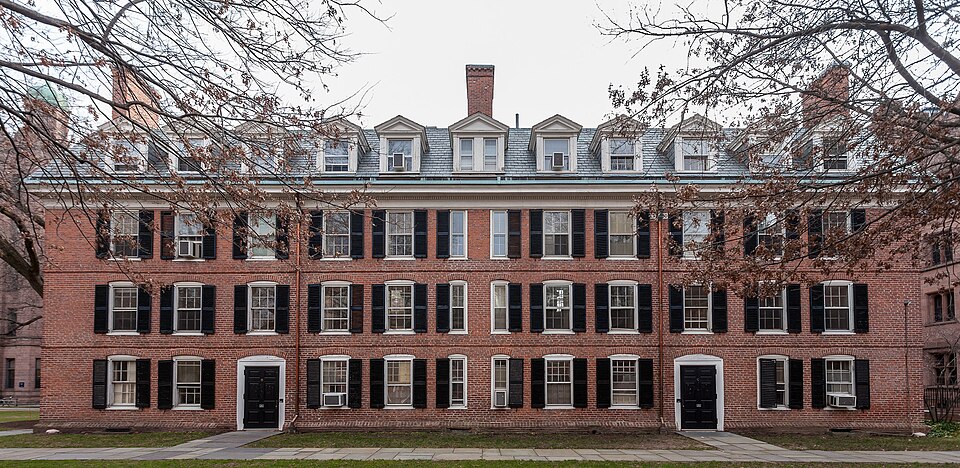 Fayl:Connecticut Hall, Yale University.jpg