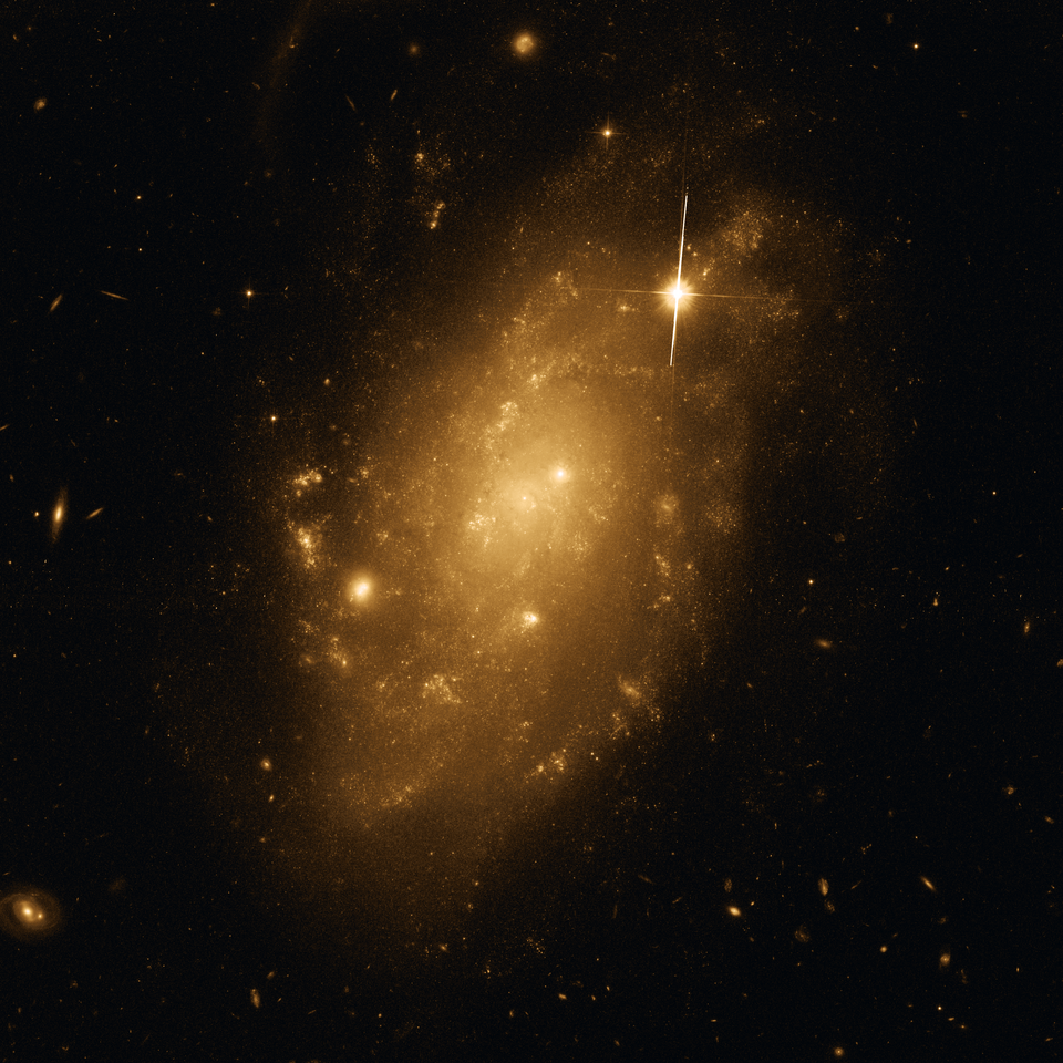 Fayl:NGC 3794 HST 10829 606.png