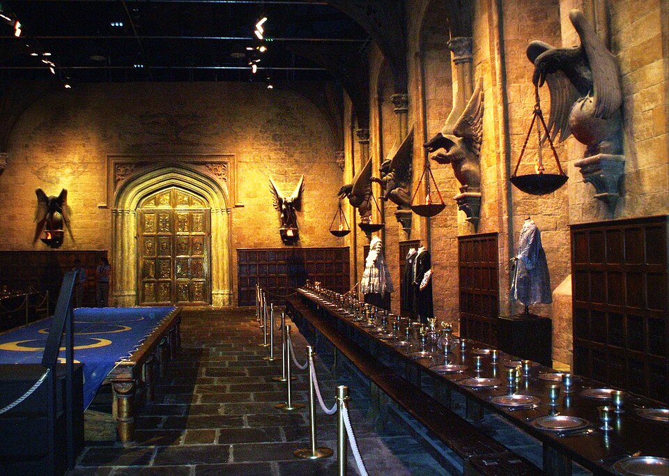 Fayl:The Great Hall, Hogwarts.jpg