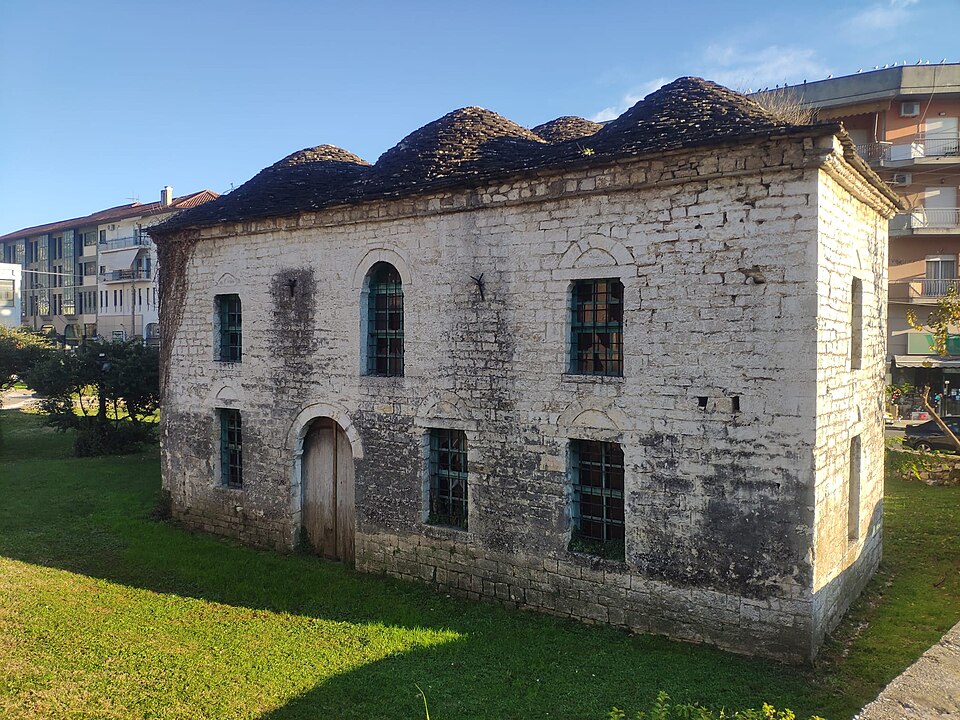 Fayl:Veli Pasha mosque Ioannina.jpg