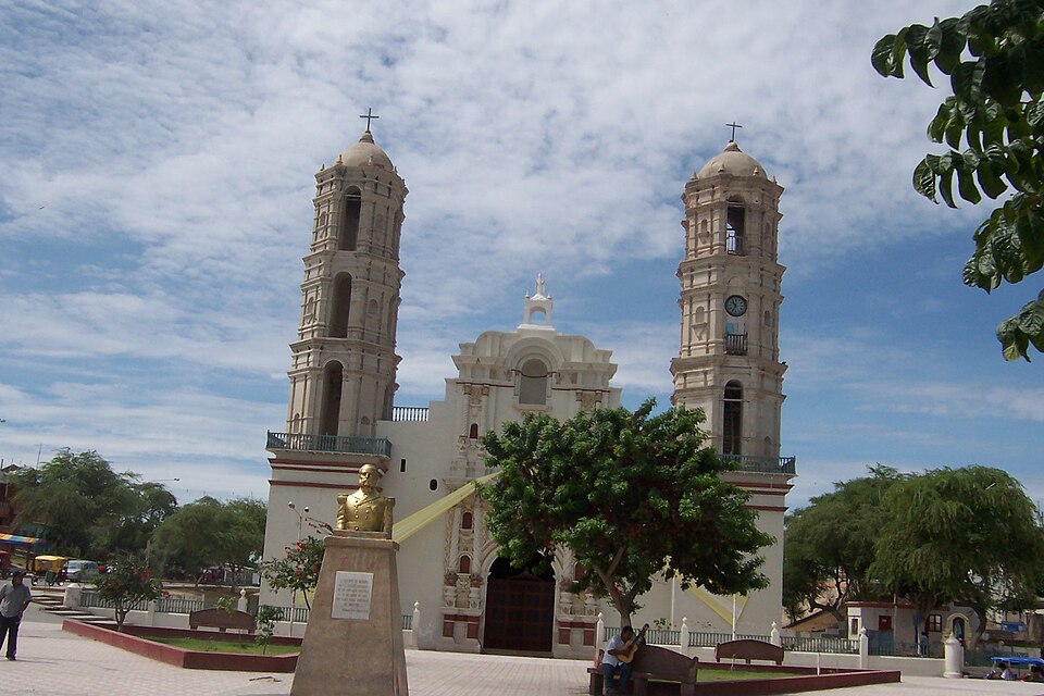 Fayl:Catedral de Sechura.jpg
