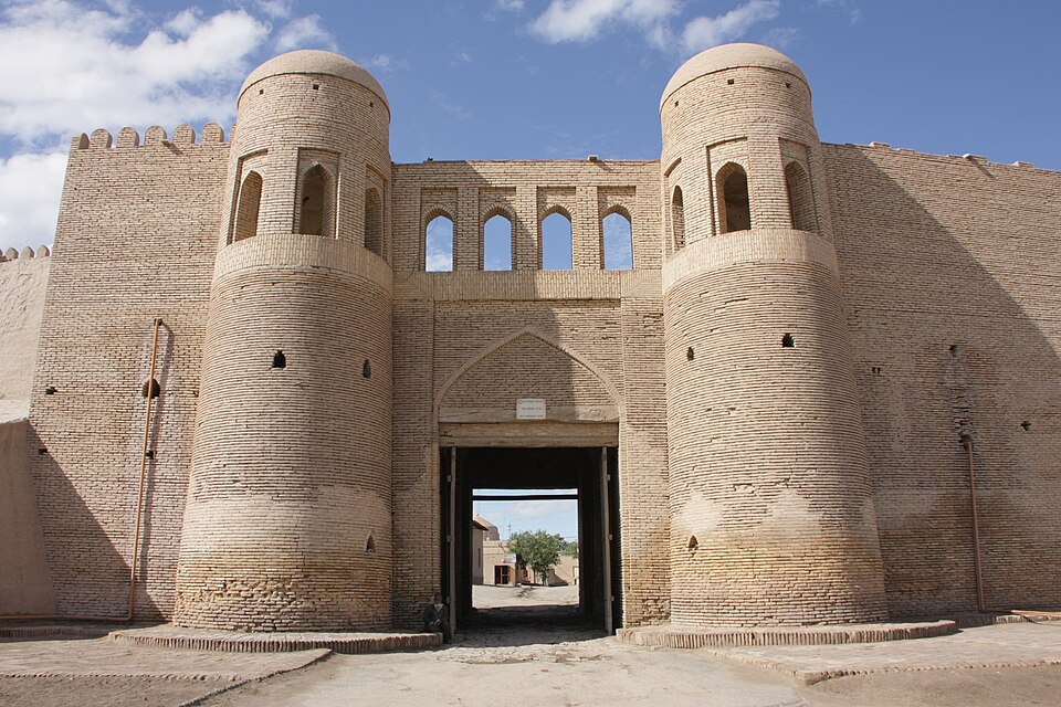 Fayl:Itchan Kala south gate.jpg