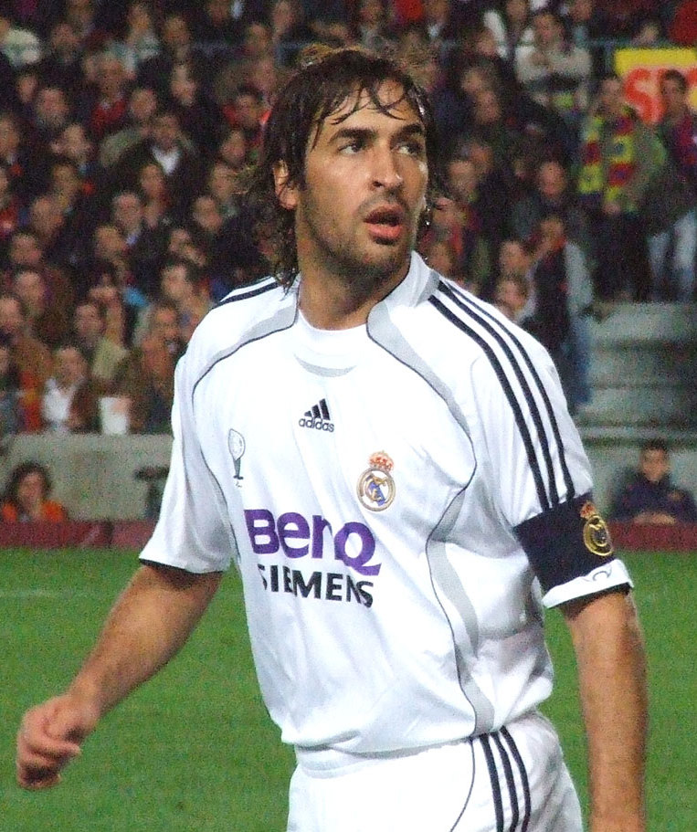 Fayl:Raul Gonzalez 10mar2007 (cropped).jpg