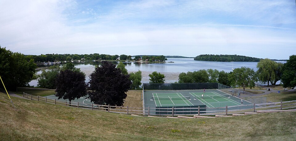 Fayl:2009-0713-Waconia-LakeWaconia.jpg
