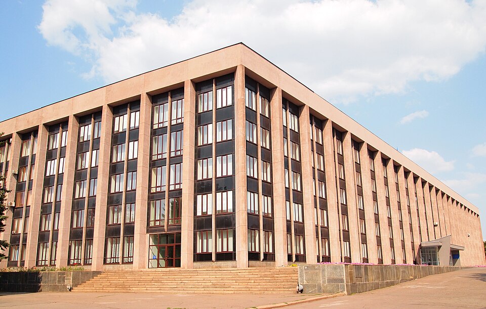 Fayl:Kryvyi Rih - building3.jpg