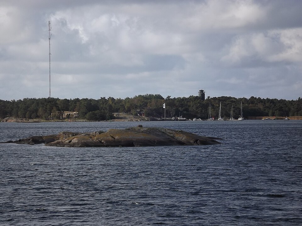 Fayl:Örö hamn från inloppet 2015.jpg