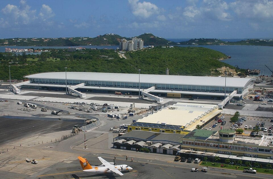 Fayl:Airport, Terminal JP5766234.jpg