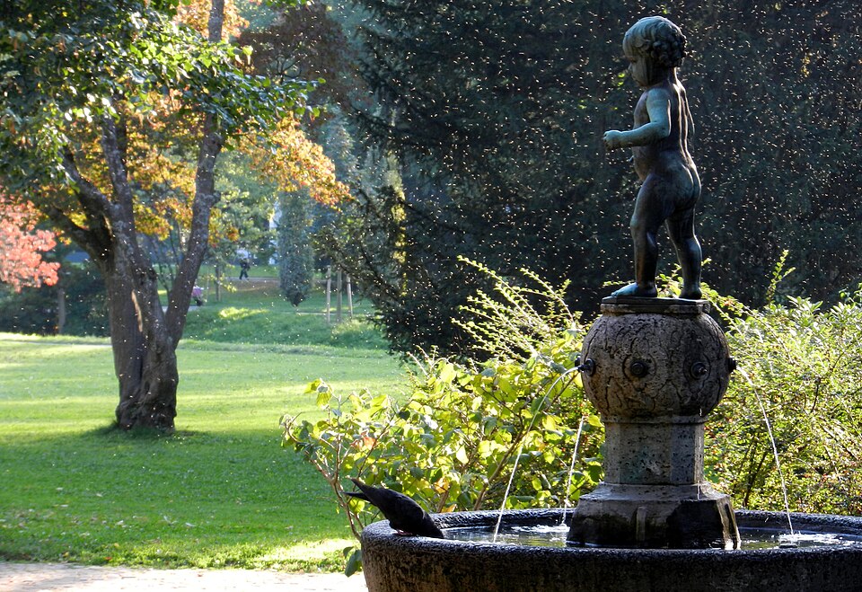 Fayl:Baden-Baden-Buberlbrunnen-14-mit Vogel-2011-gje.jpg