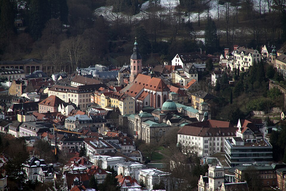Fayl:Baden-Baden-Innenstadt vom Merkur-14-gje.jpg