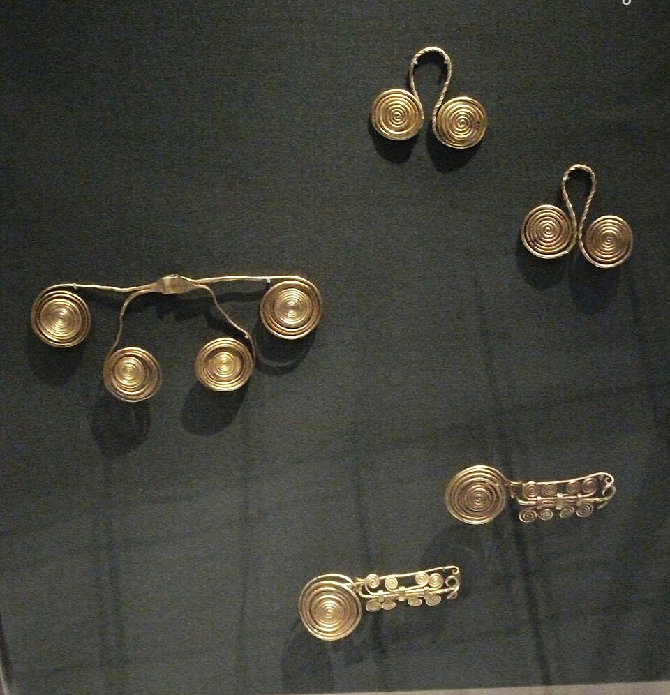 Fayl:Bronze Age jewelleryDSCF6607.jpg