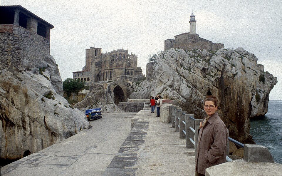 Fayl:Castro Urdiales-12-Leuchtturm-Kathedrale-1996-gje.jpg