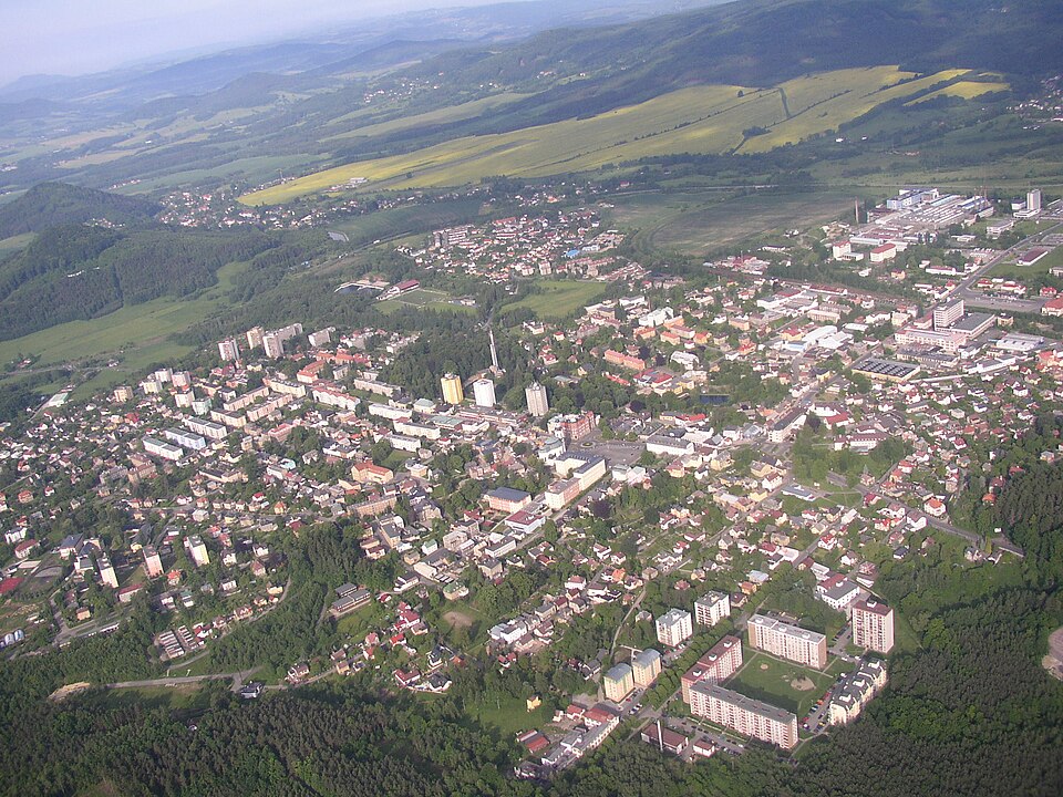 Fayl:Luftbild von Nový Bor.JPG