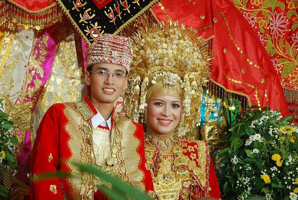 Fayl:Minangkabau wedding 2.jpg