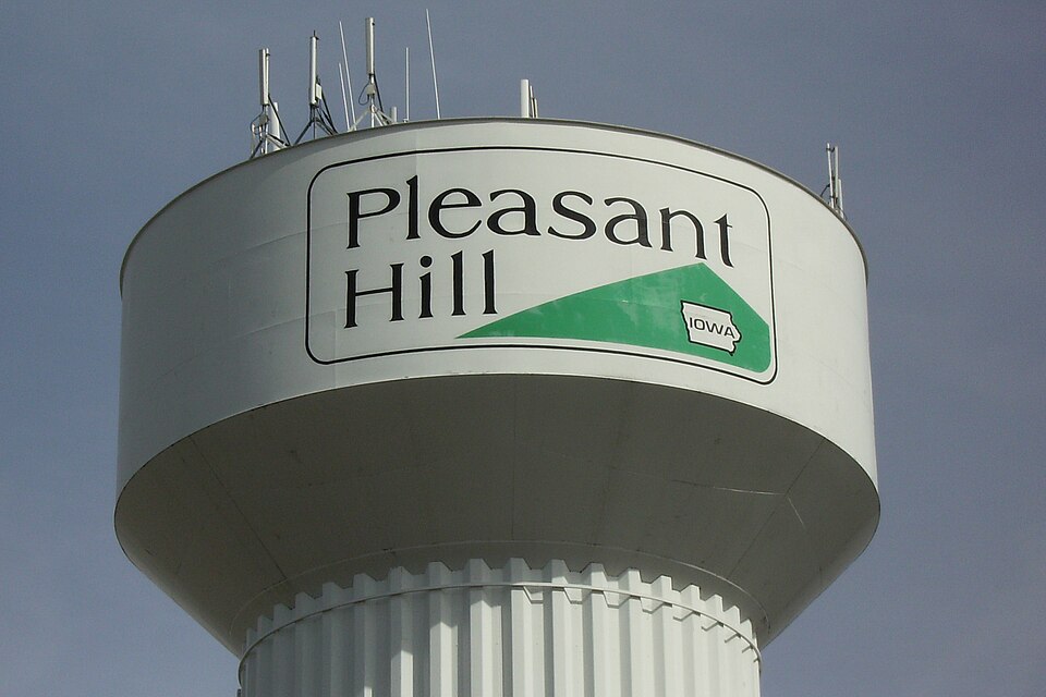 Fayl:Pleasant Hill water tower.JPG