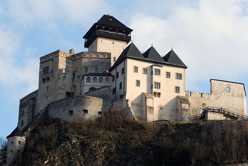 Fayl:Trencin Hradne navrsie1.jpg
