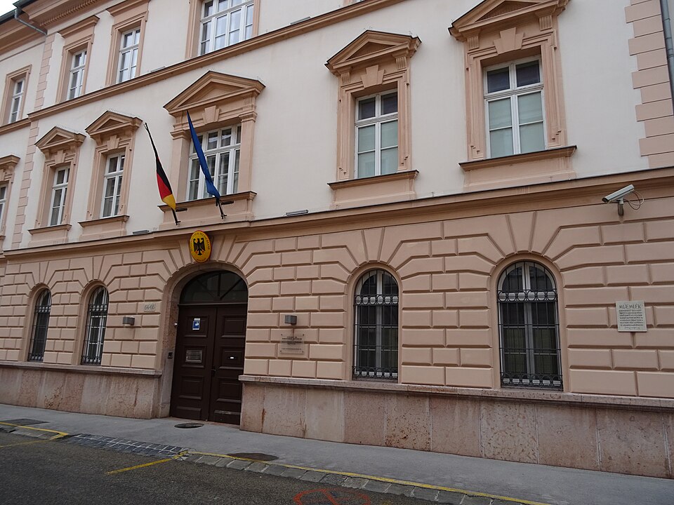 Fayl:64-66, Úri utca, Budapest 1014.jpg