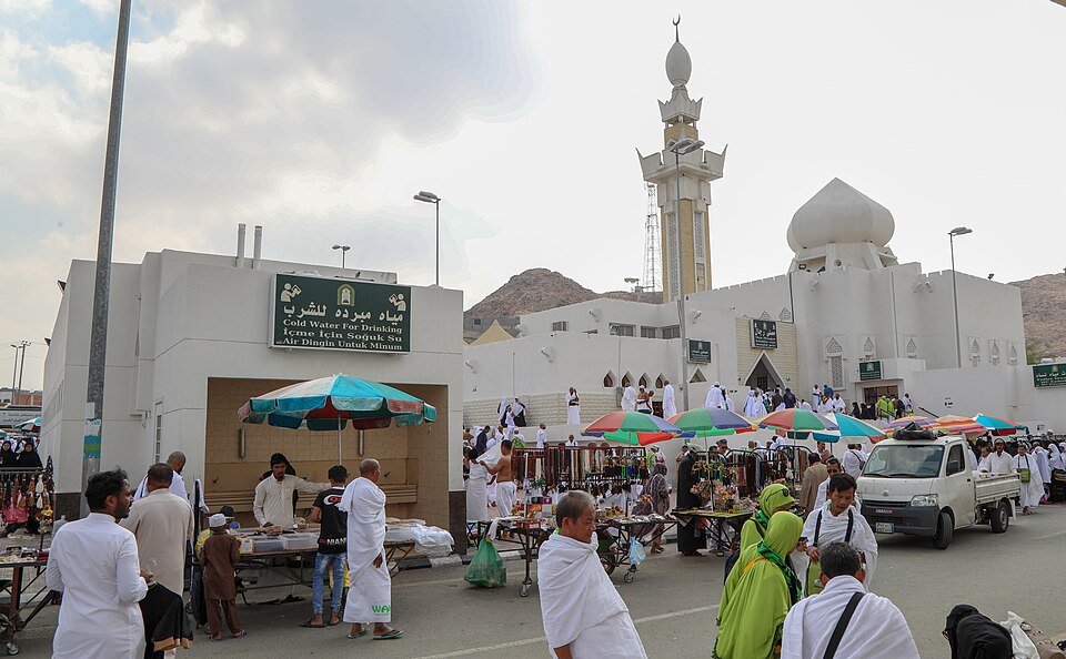 Fayl:Al - Jaranah Mosque.jpg