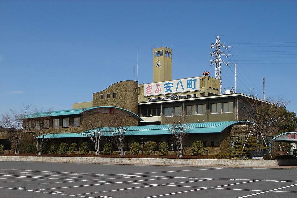 Fayl:Anpachi Town Hall2005.JPG