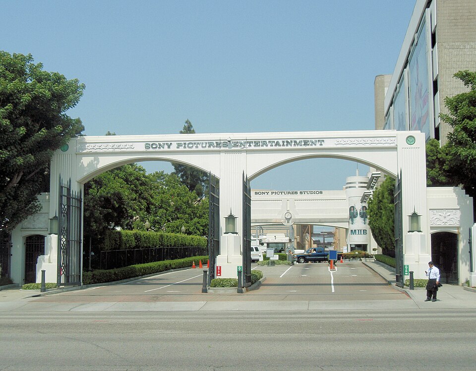 Fayl:Sony Pictures Entertainment entrance 1.jpg