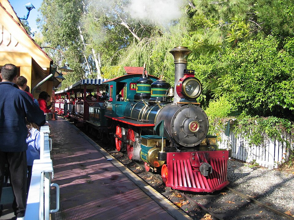 Fayl:DisneylandTrainLocomotive.jpg