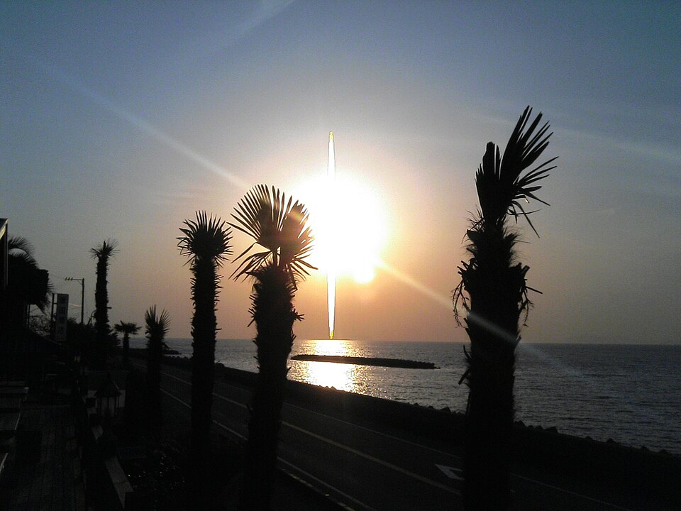 Fayl:Futami sunset in Iyo.jpg